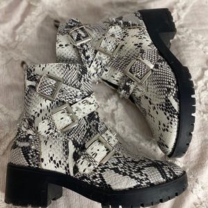 Snakeprint boots